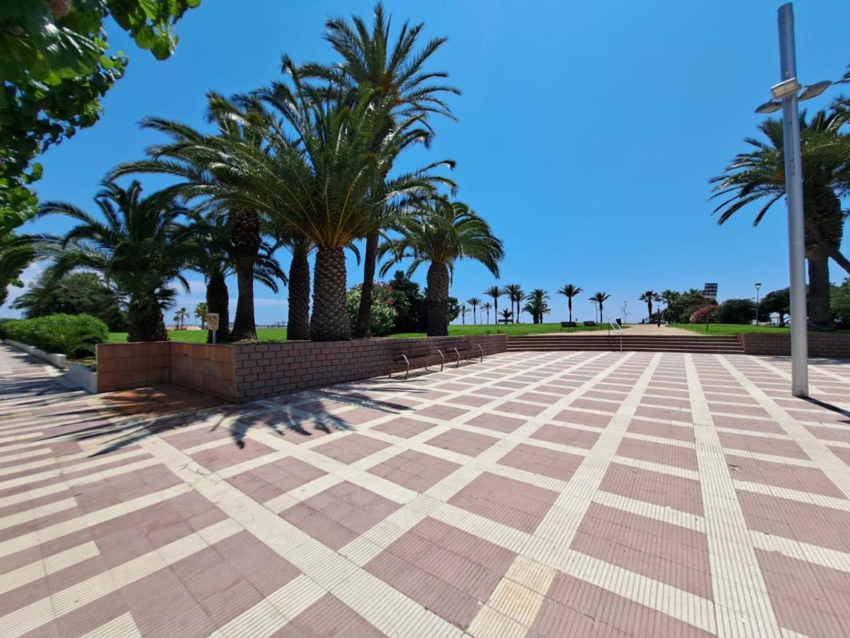 לה פינדה Loft Pineda Beach מראה חיצוני תמונה